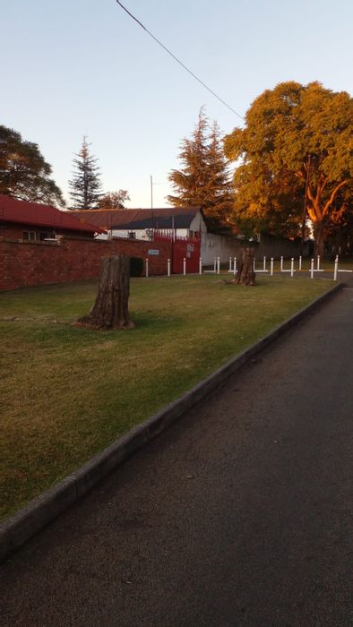 Townhouse For Sale in Krugersdorp North: 3 beds, secure complex, outdoor braai area.