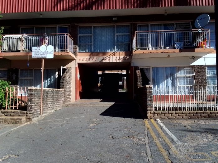 Luipaardsvlei Flat For Sale: 1 Bed, private garden, close to amenities.