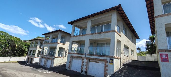 Coastal apartment for sale in Shelly Beach, 3 bedrooms, sea views, fully furnished.