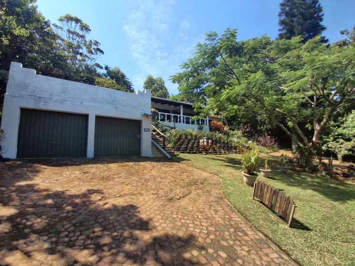 Trafalgar House For Sale: 3 bedrooms, double garage, security features, and flatlet potential.