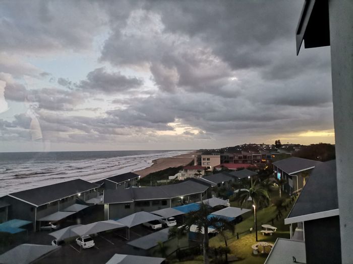 Amanzimtoti Central Apartment To Rent: Sea view, pool access, garage included.