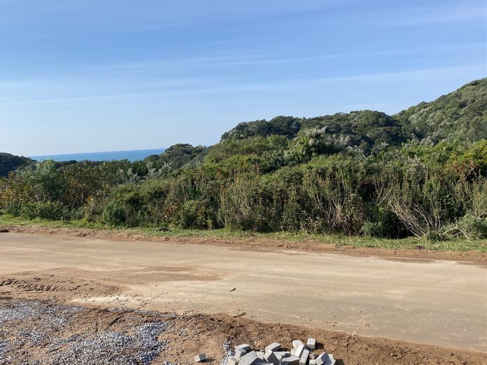 Cintsa East Vacant Land For Sale: Beach access, sea views, and local amenities.