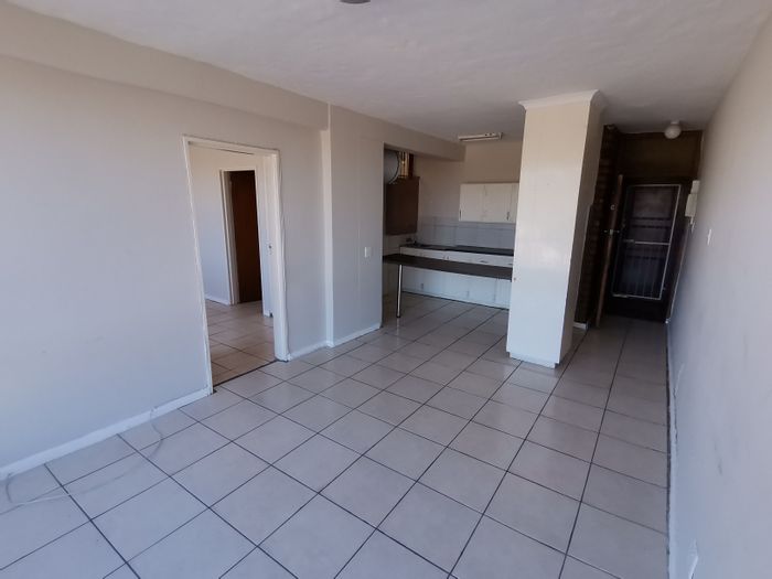 Amalinda Apartment To Rent: 1 Bedroom, Open Plan Living, Parking Available.