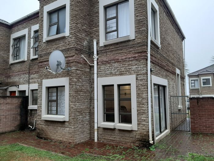 3-Bedroom Townhouse For Sale in Abbotsford with secure complex and private yard.