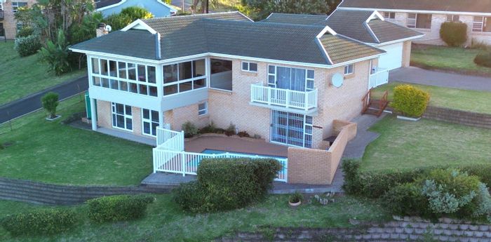 Glen Stewart Estate House For Sale: 180° sea views, pool, solar power, spacious living.