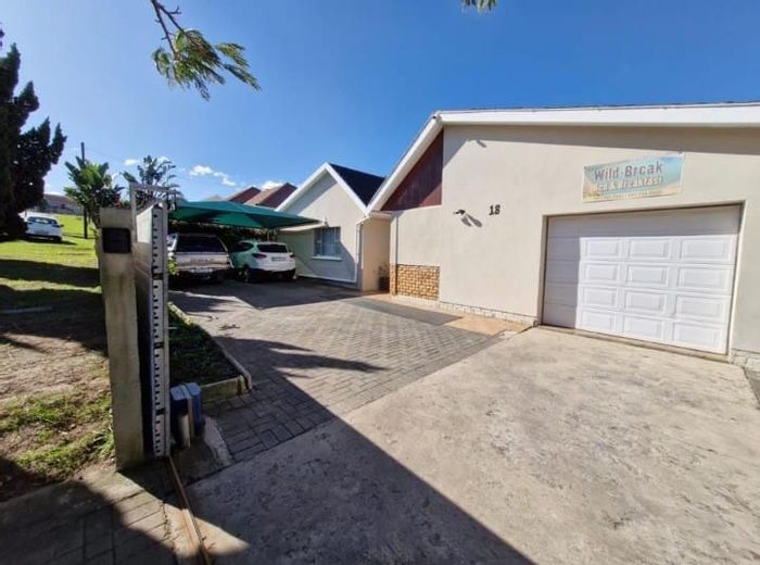 For Sale: Spacious 5-bedroom house in Sunnyridge with pool, garden, and security features.