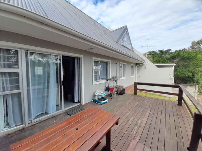 Abbotsford Townhouse For Sale: 3 Bedrooms, study, deck, garage, tenanted until 2025.