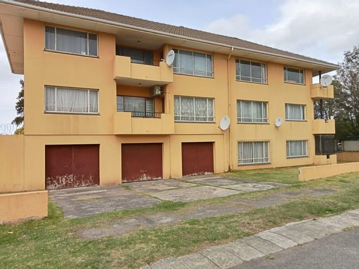 For Sale: 2-Bedroom Apartment with Study and Double Garage in Southernwood.