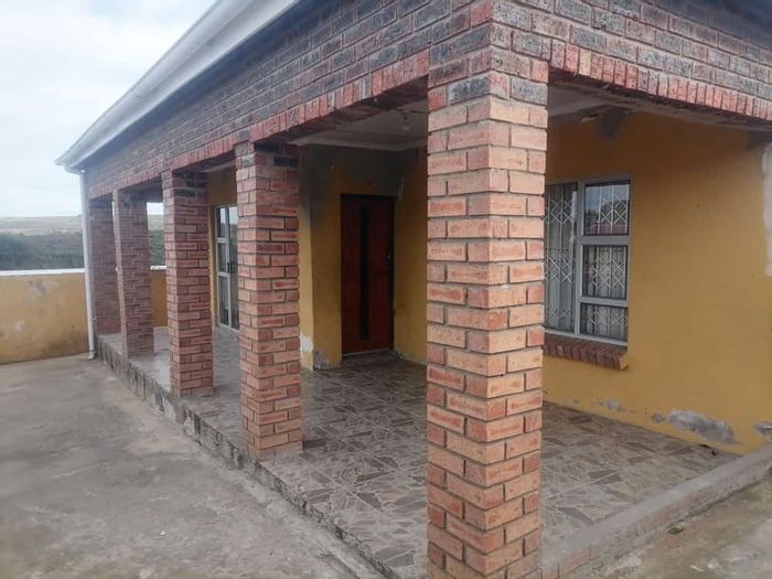 Breidbach House For Sale: 3 Bedrooms, En-Suite, Garage, Flatlet, Needs Minor Renovations.