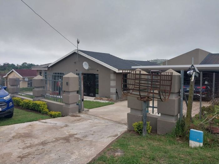 3-Bedroom House for Sale in Mthatha Central with Garage and Open-Plan Living.
