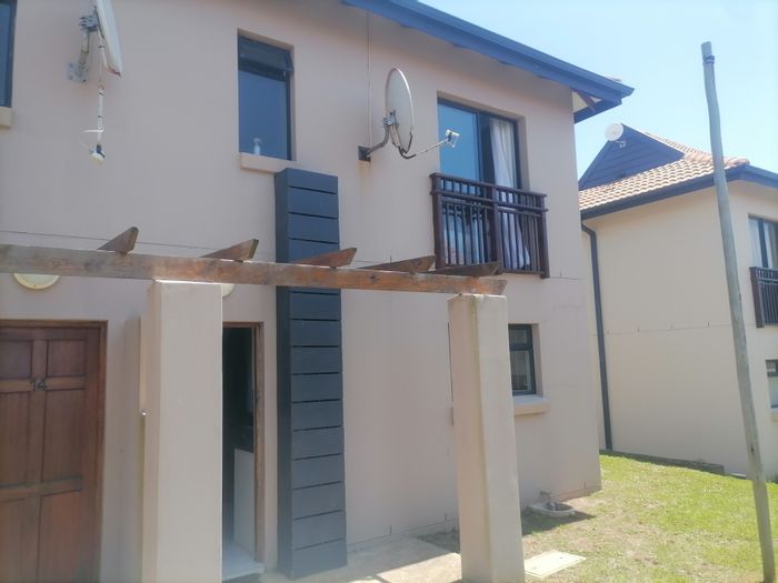 For Sale: Apartment in Kidds Beach with security, garage, and sea views.