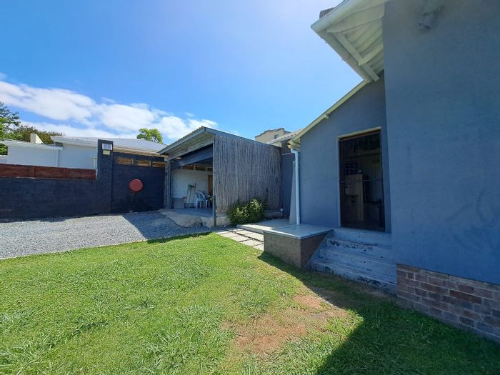 House For Sale in Cambridge West: 3 beds, flatlet, garage, outdoor entertainment space.