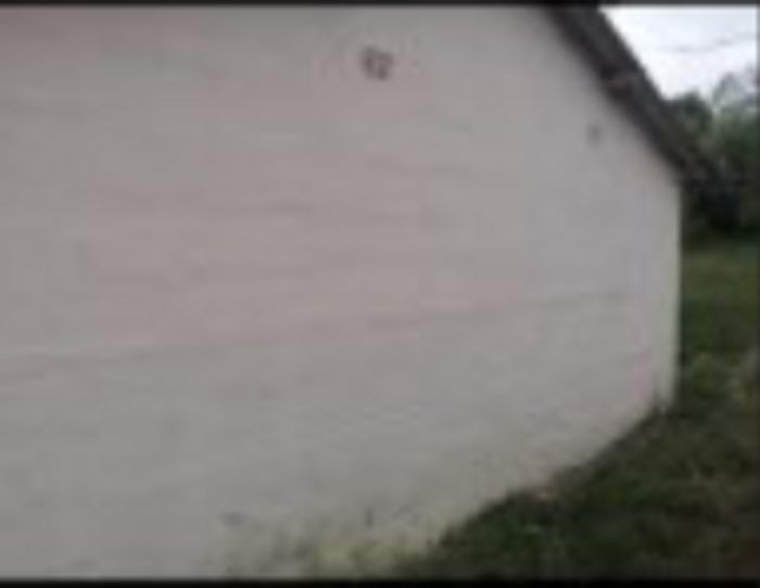 2-bedroom house for sale in Ikwezi, near transport and amenities.