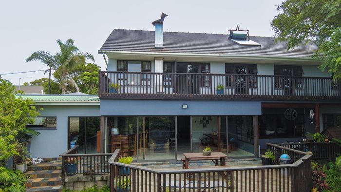 For Sale: Baysville House with pool, jacuzzi, sauna, and guest flat.