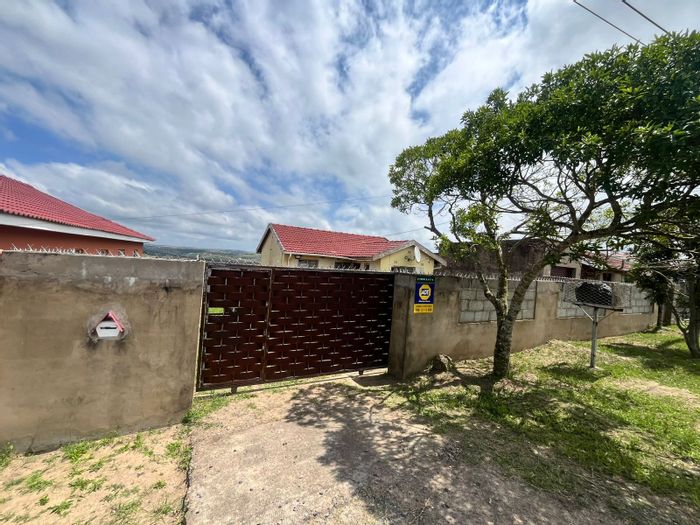 3-Bedroom House in Mdantsane Nu 17 For Sale with Security and Parking.