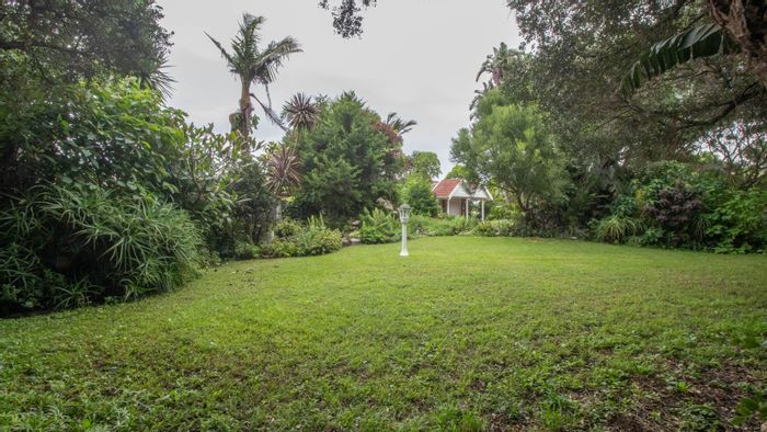 Kwelera House For Sale: Sea views, flatlet, pool, and entertainment area.
