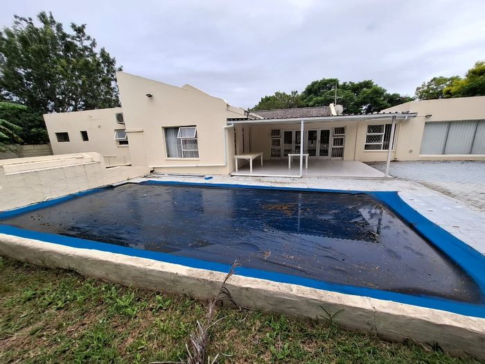 For Sale: Spacious Dorchester Heights house with pool, garden, and 4 bedrooms.
