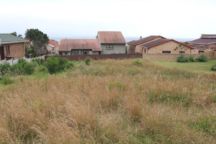 Wavecrest For Sale: 600m² vacant land with sea views, level and partly walled.