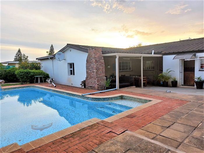 For Sale: House in Fairbridge Heights with pool, bachelor pad, and double garage.