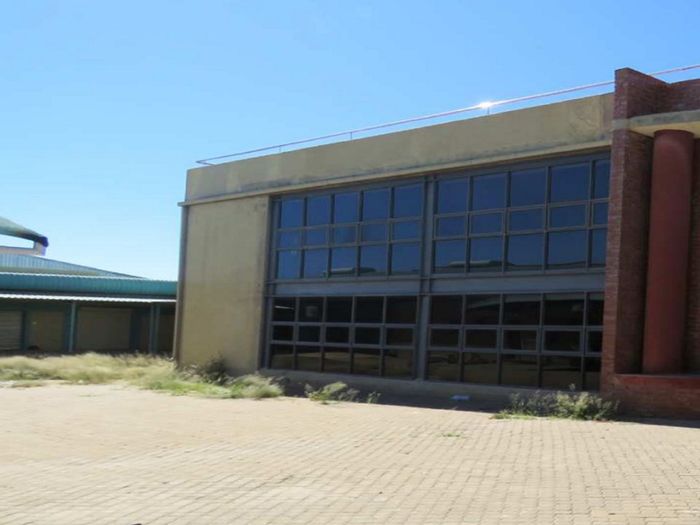 Industrial Property For Sale in Prosperita: Offices, warehouses, production areas, and extensive amenities.