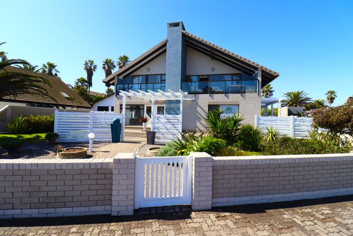 For Sale: House in Vineta with sea views, garage, and outdoor entertainment space.