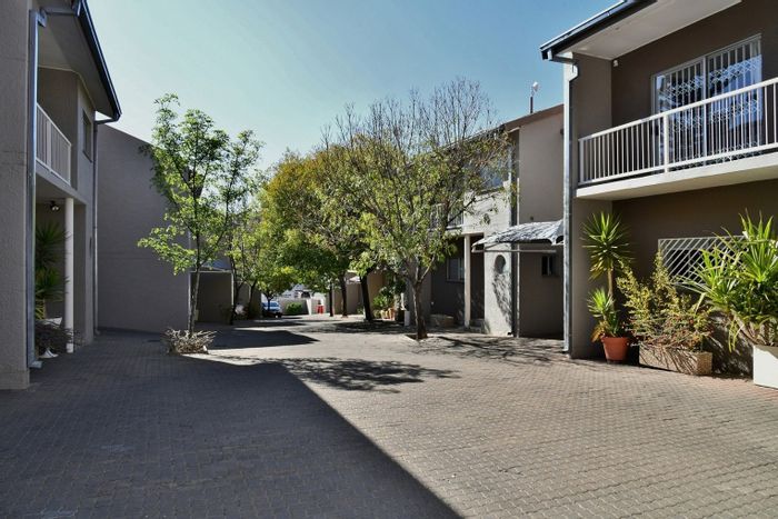 For Sale: Klein Windhoek Townhouse with 3 bedrooms, garage, courtyard, and security.