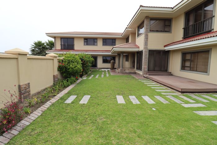 Vogelstrand House For Sale: Indoor pool, sea views, 4 bedrooms, spacious yard.