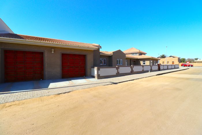 5-Bedroom House For Sale in City Centre – Flexible Layout, Garden, and Garage.