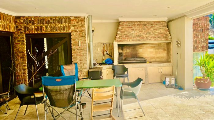 Spacious Eros house to rent: 4 bedrooms, pool, ample parking, secure location.