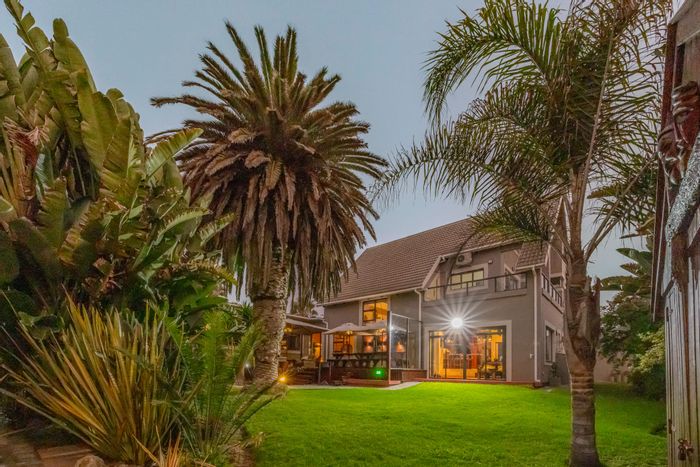 Vineta House For Sale: 4 bedrooms, sea views, flat, ample parking, family-friendly.