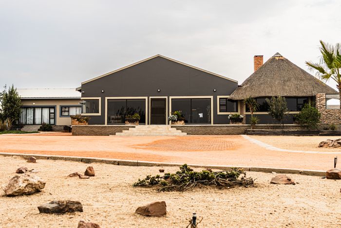 For Sale: House in River Plots with 7 bedrooms, guest flats, and large garage.