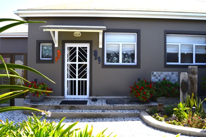 House for Sale in Swakopmund Central: 6 bedrooms, guesthouse potential, central courtyard.