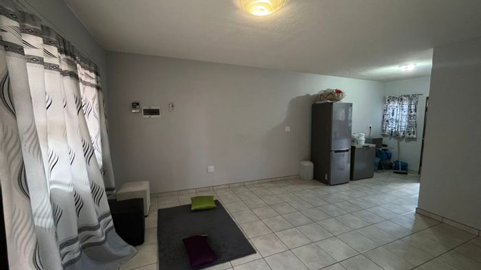 Wanaheda Apartment For Sale: 2 Bedrooms, Ground Floor, Easy Access, Covered Parking.