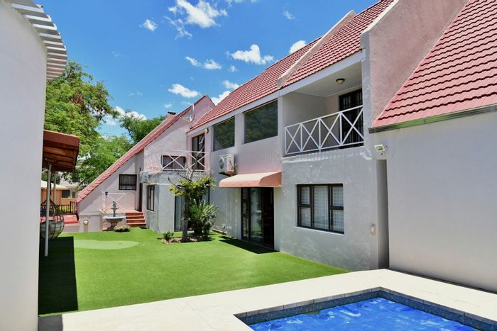 Ludwigsdorf House For Sale: 4 beds, office space, pool, security features.