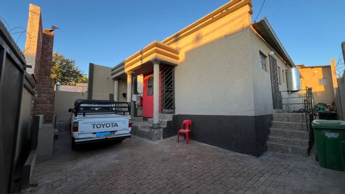 Goreangab House For Sale: 3 beds, rental flat, security features, near amenities.