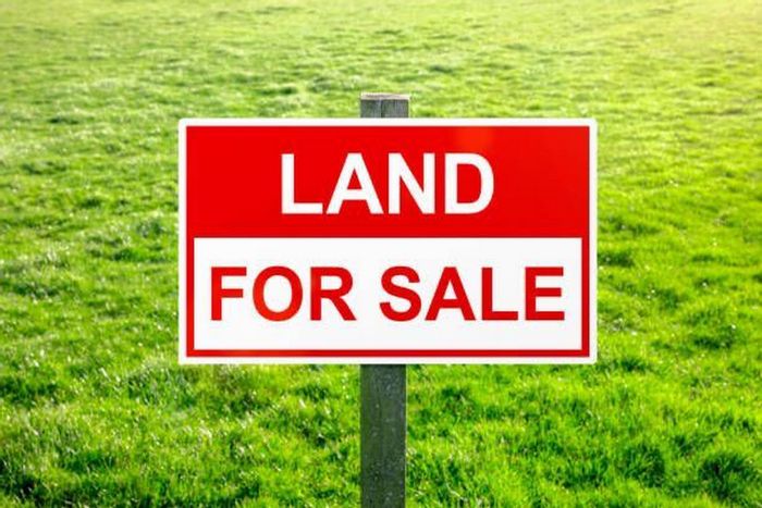 Vacant Land Residential in Khomasdal For Sale, includes developed 1-bedroom flat.