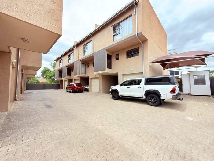 For Sale: Townhouse in Windhoek Central with 3 beds, garage, BBQ balcony.
