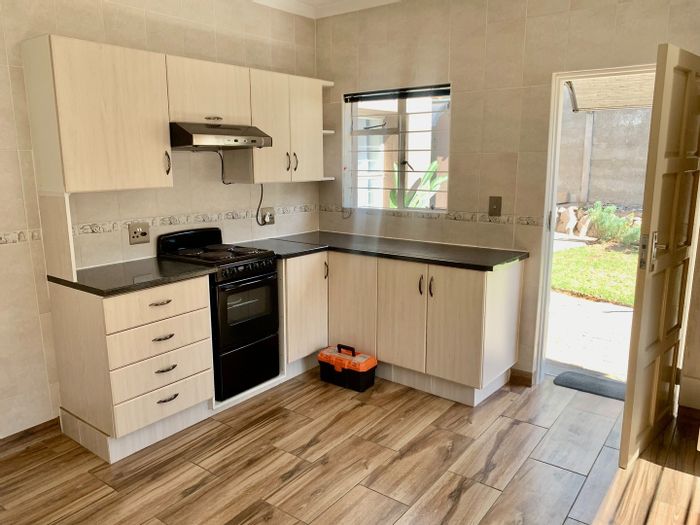 One-bedroom apartment in Fourways, secure complex, close to amenities, To Rent.