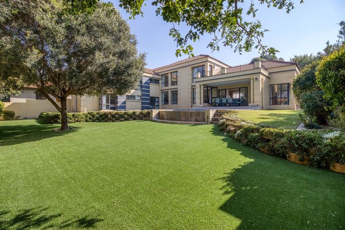 Furnished house in Dainfern Valley Estate with pool, gym, and golf putting range. To Rent.