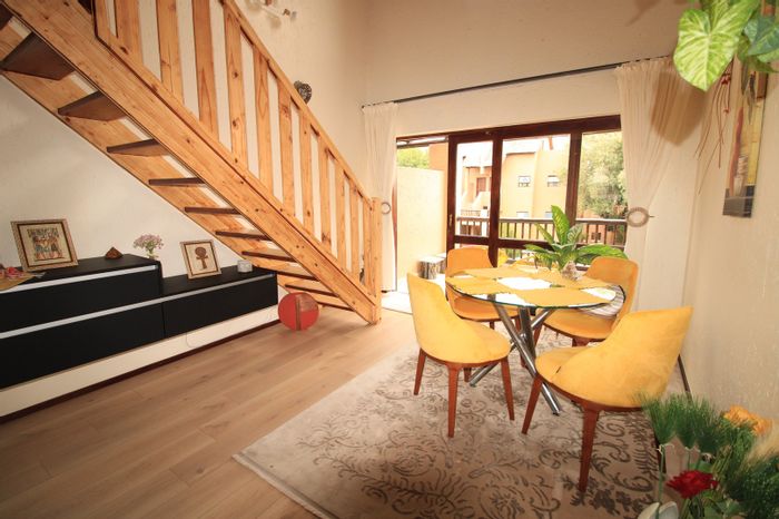 Lonehill Apartment To Rent: 2 Bedrooms, Loft, Balcony, Covered Parking.