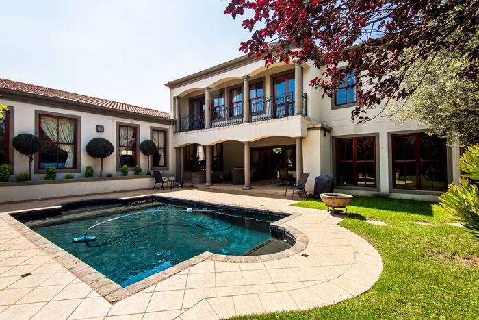 4 Bedroom House To Rent in Dainfern Golf Estate with pool and staff accommodation.