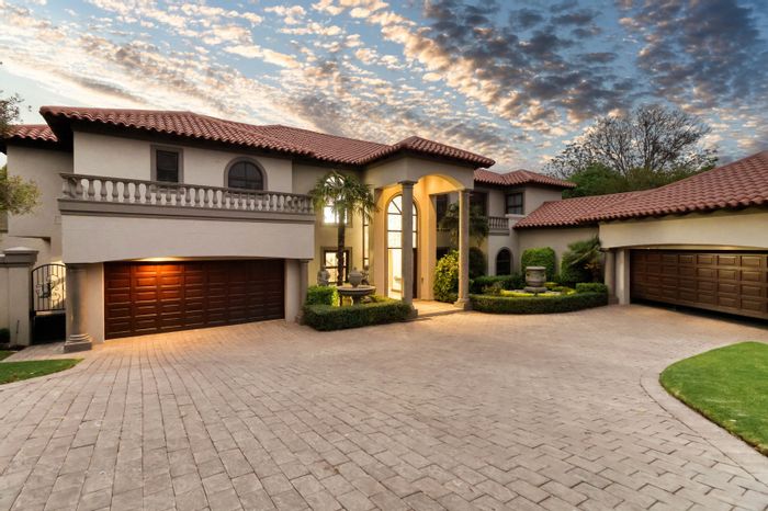 House To Rent in Dainfern Golf Estate: 4 beds, heated pool, private dam views.
