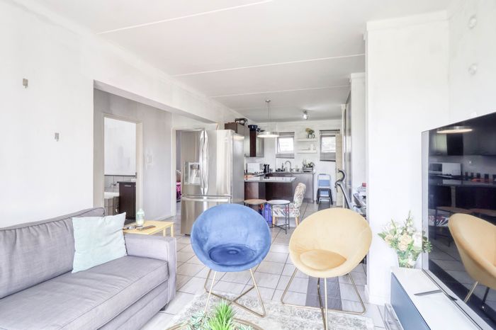 For Sale: 2-Bedroom Apartment in Fourways with Pool, Tennis Court, and Views.