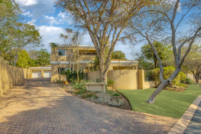 For Sale: House in Dainfern Golf Estate with 4 beds, pool, study, and staff quarters.