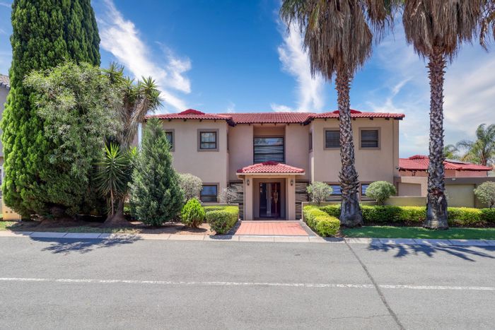 Fourways House For Sale: Secure estate, 4 beds, staff quarters, power backup.