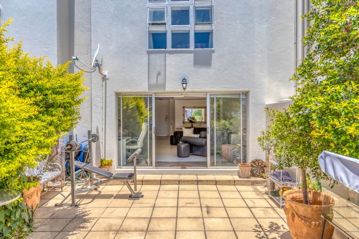 For Sale: Townhouse in Fourways Gardens with 3 beds, pool, clubhouse access.