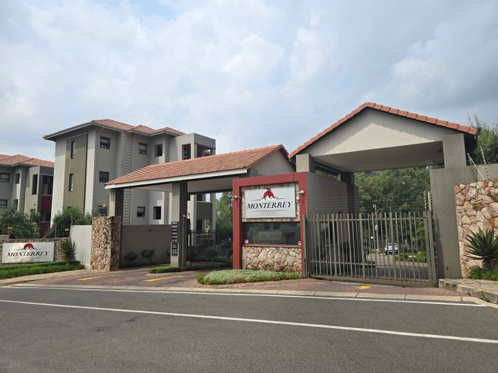 For Sale: Apartment in Lonehill with park access, secure parking, and clubhouse.