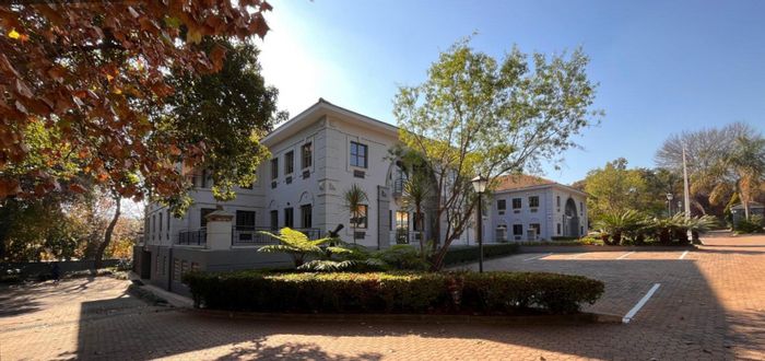 Hyde Park Office To Rent: 2-storey space, parking, gardens, customizable layout.