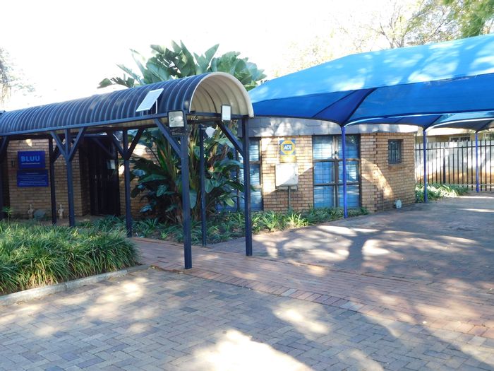 Office to Rent in Ferndale: 107 m² with private amenities and fibre connectivity.