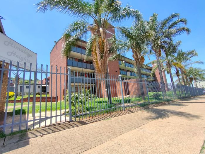 3-Bedroom Flat in Laudium For Sale, near schools and shopping centres.